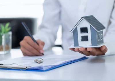 Gray,Roof,House,On,The,Hands,Of,Businessmen,Or,Agents